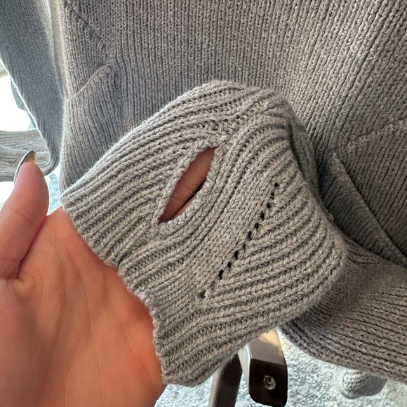 LULULEMON SWEATER - Picture 3 of 7